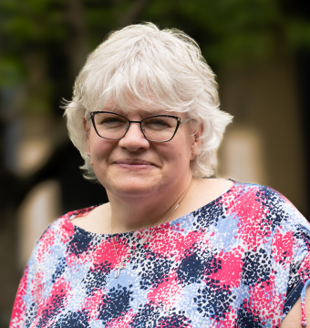 Headshot of Kathy Wolfe