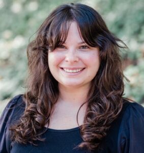 Elizabeth Lennox's headshot.